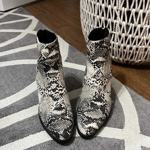Size 6 faux snake skin booties - Picture 1 of 2